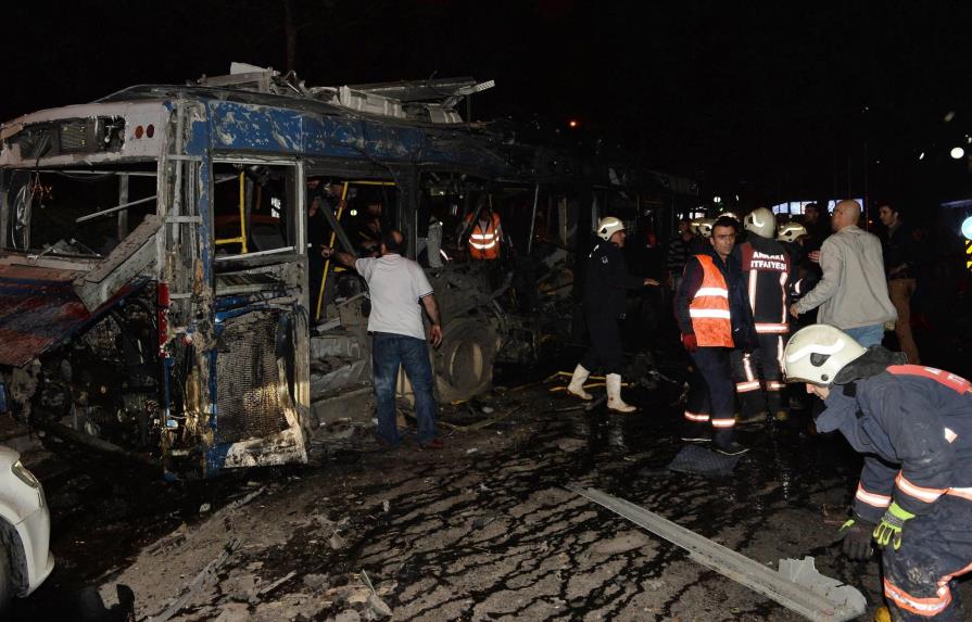 Al menos 27 muertos y 75 heridos en un atentado en el centro de Ankara