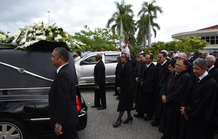 Trasladan restos de Mateo Aquino Febrillet hacia el cementerio Puerta del Cielo