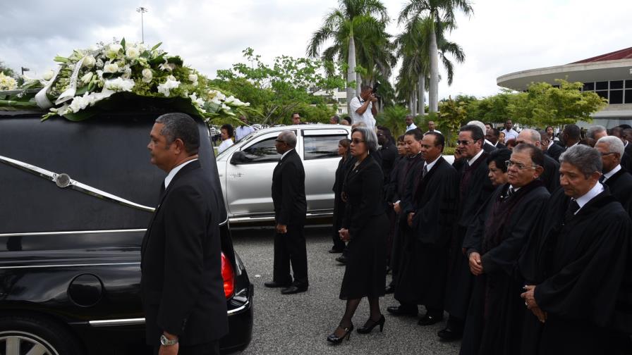 Trasladan restos de Mateo Aquino Febrillet hacia el cementerio Puerta del Cielo