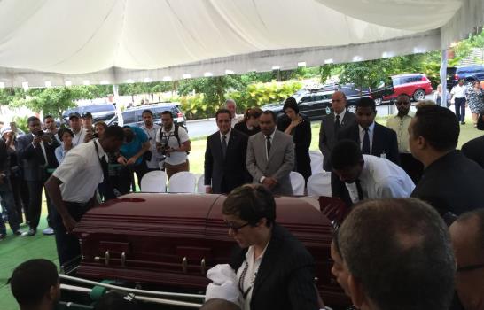 Sepultan los restos del exrector Mateo Aquino Febrillet