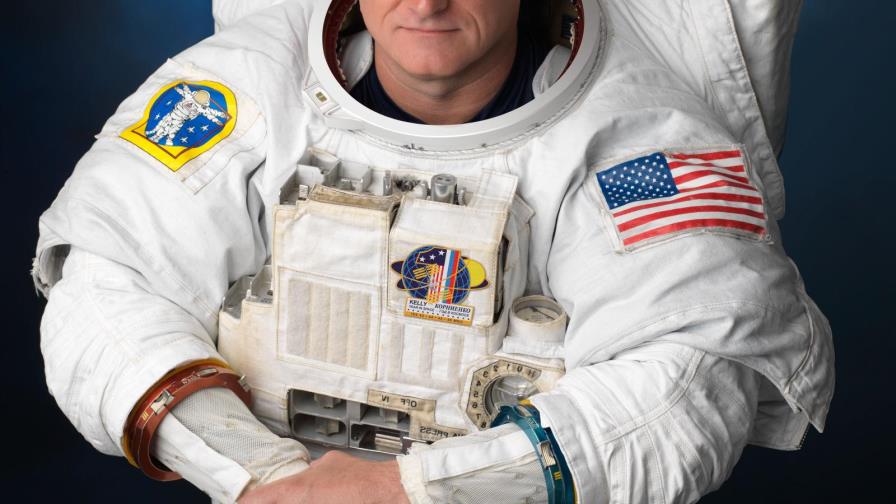El astronauta Scott Kelly deja la NASA tras pasar un año en el espacio