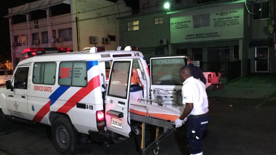 Una ambulancia llega al Palacio de Justicia, donde está detenido Blas Peralta