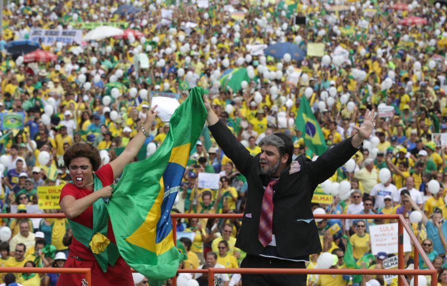 Grandes protestas en Brasil suman presión sobre presidenta Dilma Rouseff