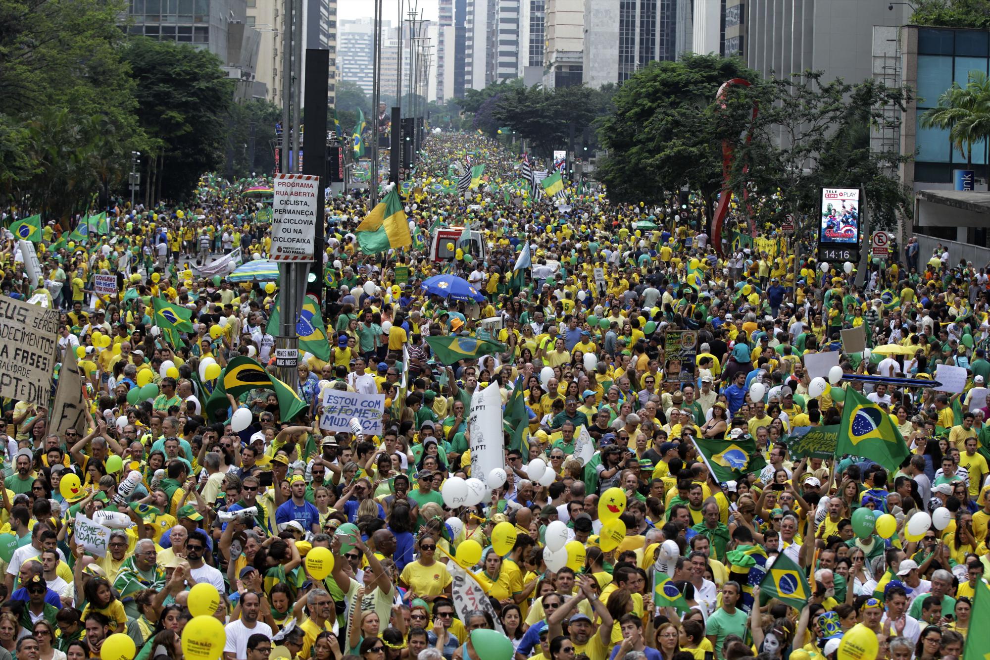 Gobierno brasileño admite que las enormes protestas en su contra son pacíficas