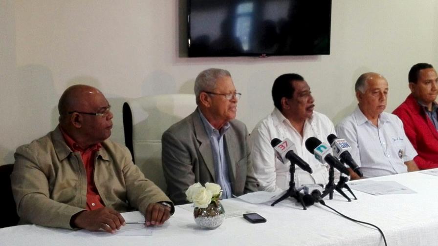 Fenatrado anuncia que mantiene a Blas Peralta como presidente y no alterará el orden Fenatrado anuncia que mantiene a Blas Peralta como presidente y no alterará el orden