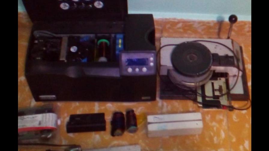 Apresan en Boca Chica a tres hombres de una banda de clonación de tarjetas 