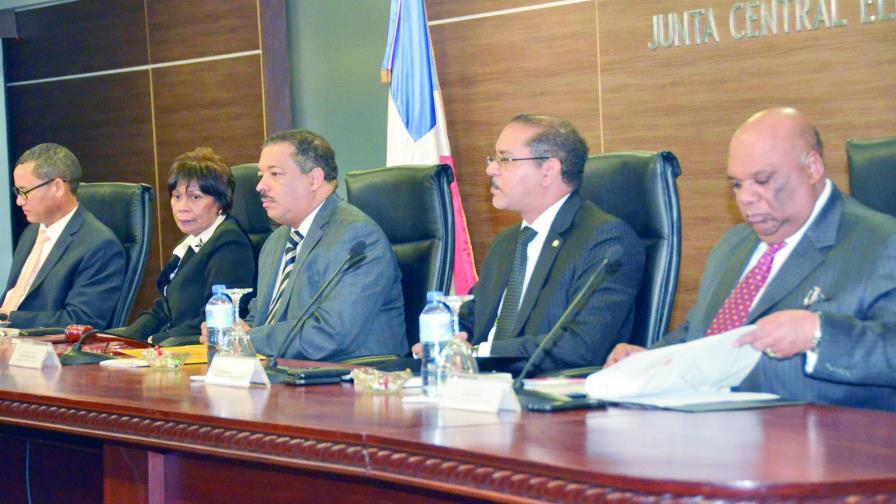 JCE decidirá hoy sobre la cuota mujer y las alianzas