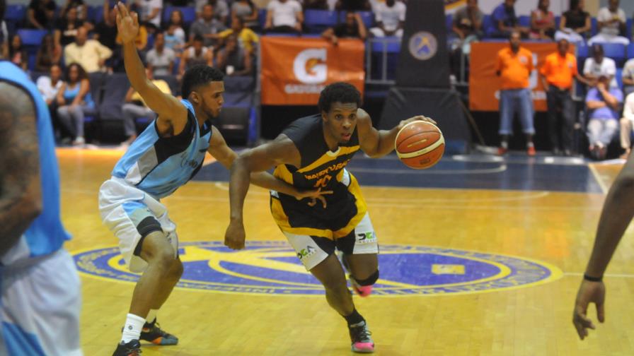 Mauricio Báez retorna al primer lugar con triunfo sobre Los Prados