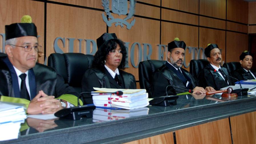 TSE rechaza amparo a PRM y acoge otro contra PLD-PLR