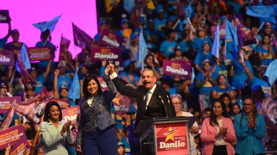 PLD inscribe candidaturas de Danilo Medina y Margarita Cedeño ante la Junta Central Electoral