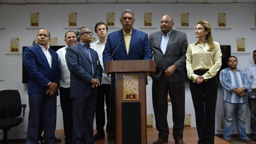 PRM deposita documentos en la JCE para oficializar candidaturas presidenciales 