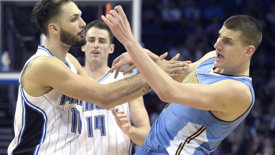 Evan Fournier encesta 30 y el Magic se impone a los Nuggets