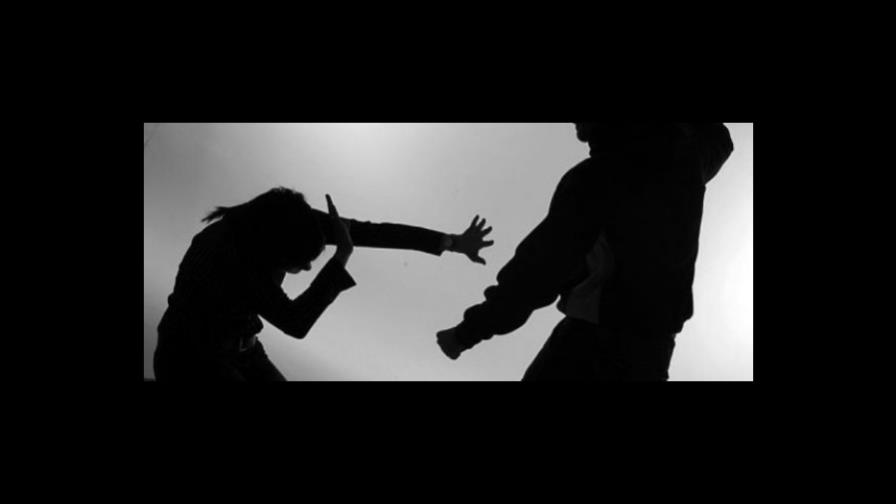 Condenan hombre a cinco años de prisión por agredir expareja con una botella