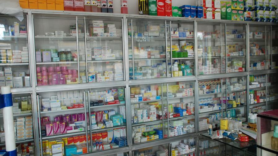 Ministerio de Salud Pública cierra 19 farmacias por contrabando y falsificación de medicamentos