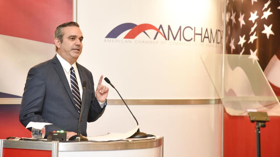 Abinader propone fusionar las distribuidoras de electricidad  