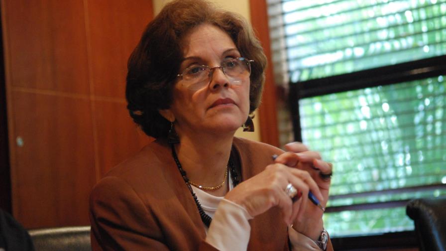 Llama a las mujeres   a estar atentas a la  aplicación de cuota