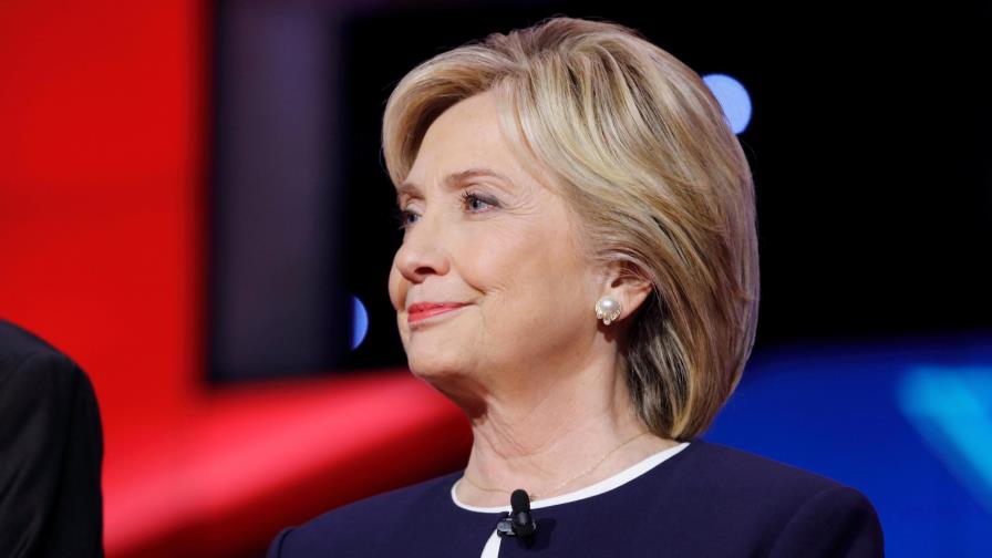 Clinton promete llevar de vuelta a EEUU los empleos del sector manufacturero