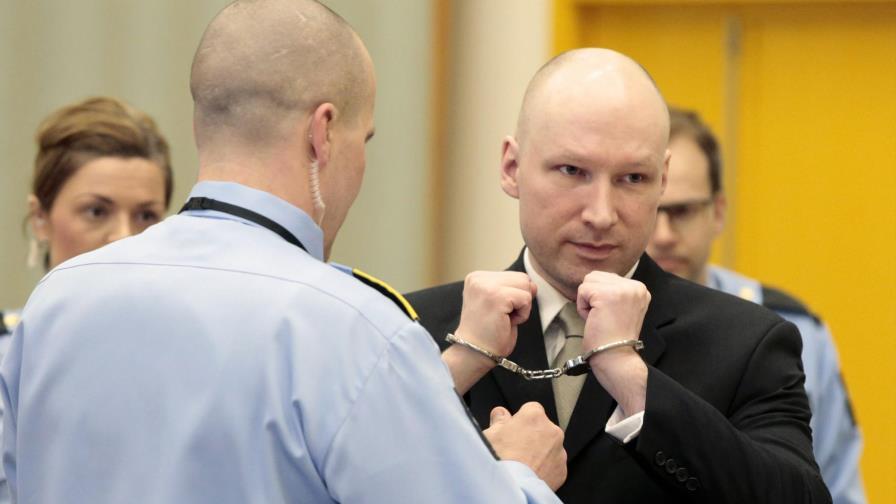 Noruego Breivik dice que ideología nazi lo mantiene vivo 