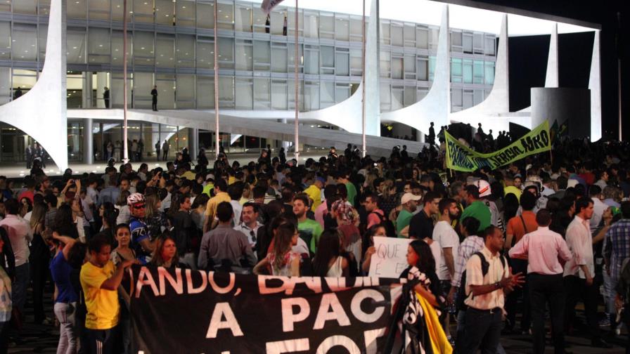 Centenares de personas protestan en Sao Paulo contra nombramiento de Lula