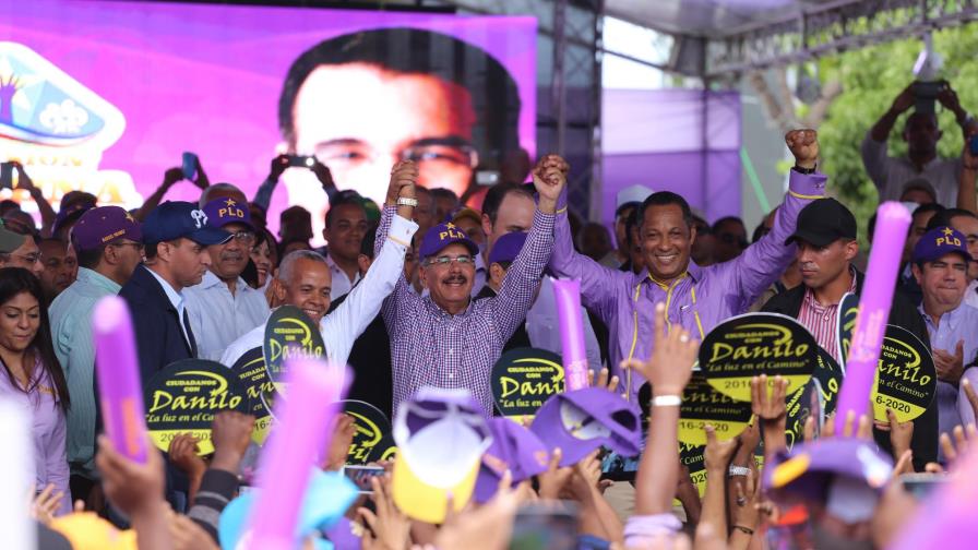 Danilo Medina anunció que la cementera de Pedernales no cerrará 