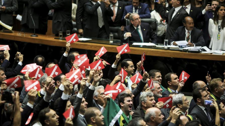 El Congreso retoma el proceso que puede desalojar a Rousseff del poder