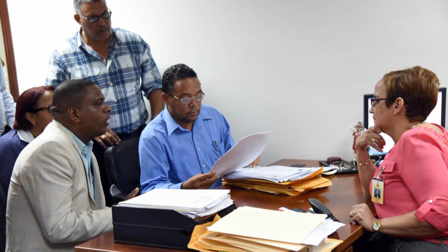 Diez candidatos a la alcaldía de Santiago inscribieron sus candidaturas en la JCE 