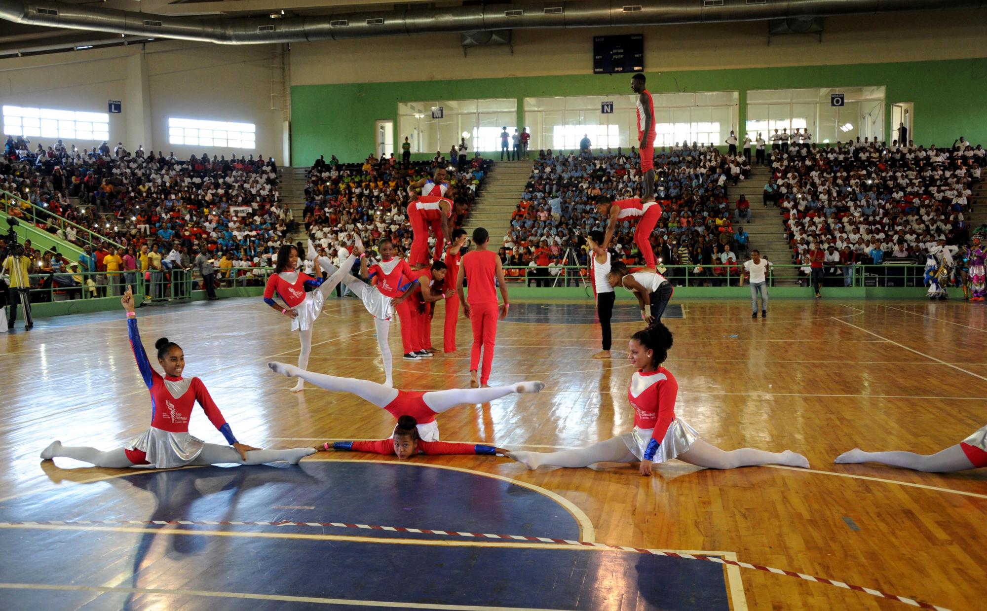 Las chicas mostraron una gran sincronización que ganó aplausos. Las chicas mostraron una gran sincronización que ganó aplausos.