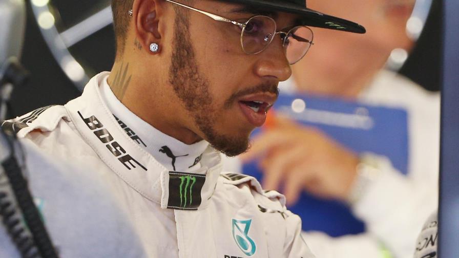Lewis Hamilton marca el ritmo en Australia, Rosberg se estrella 