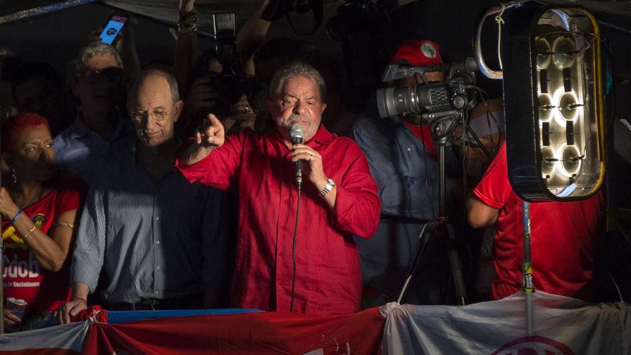 Magistrado de Supremo suspende nombramiento de Lula y le niega fuero especial Magistrado de Supremo suspende nombramiento de Lula y le niega fuero especial