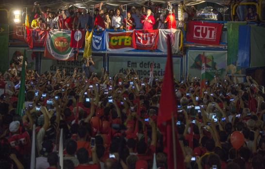 Lula llama a la conciliación durante manifestación en defensa del Gobierno