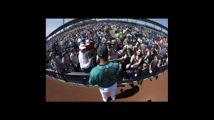 Nelson Cruz la sacó y Mondesí bateó triple con dos remolques en el Cactus