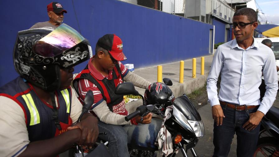 Candidatos gays desafían a la política tradicional dominicana 