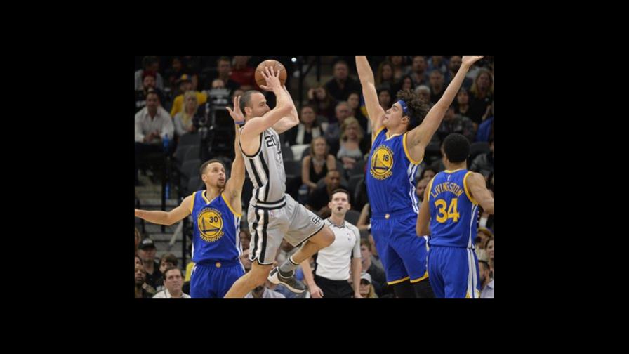 Los Spurs contienen a Curry para seguir invictos en casa