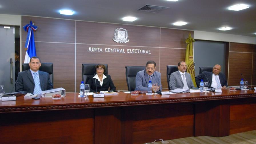 JCE aprueba pactos de alianzas y discutirá este lunes sobre admisión de candidaturas