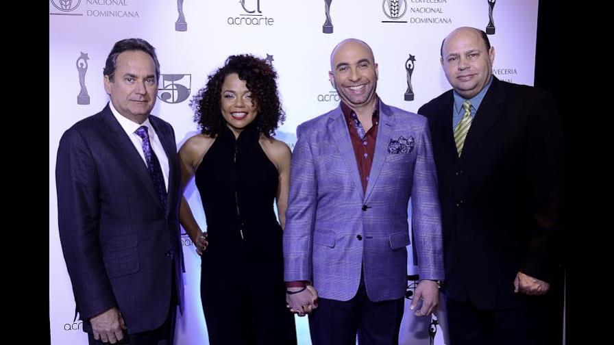 Posponen Premios Soberano 2016 por la remodelación del Teatro Nacional