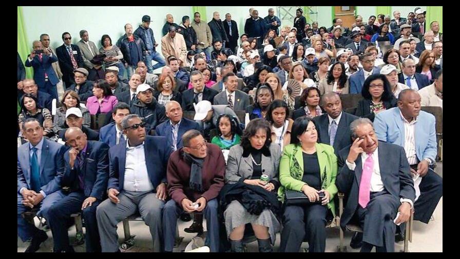 PRD juramenta a experremeístas en acto en el que Fello Suberví pidió perdón por haber salido