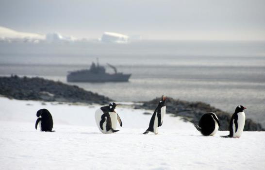 Científicos y marinos chilenos colaboran para descifrar el origen antártico