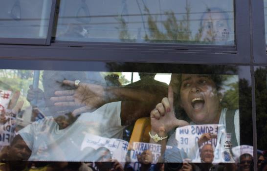 Lluvia, flores y un “¿qué bolá?” marcan las primeras horas de Obama en Cuba