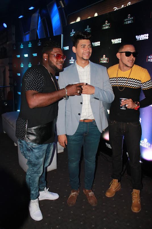 El poeta compartiendo en la actividad