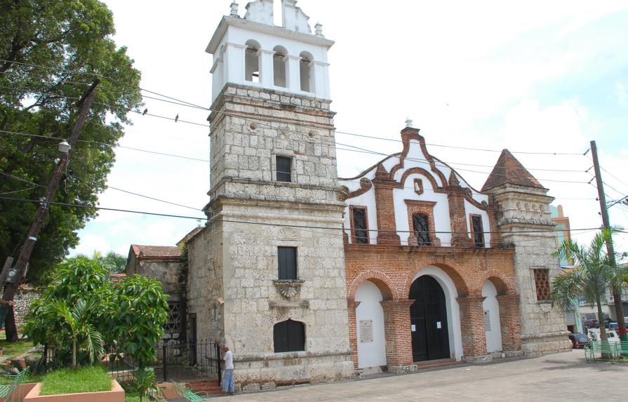 OISOE anuncia remodelación Iglesia Santa Bárbara y Patrimonio Monumental replica que no tienen permisos