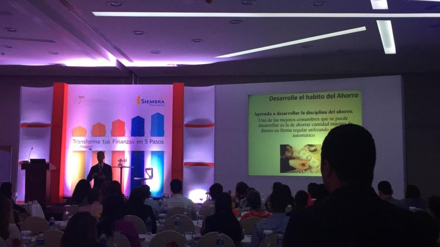 Capacitan en finanzas     a mujeres empresarias 