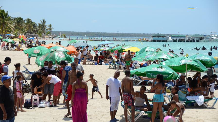 Distribuirán condones y material educativo para evitar enfermedades de transmisión sexual en Semana Santa