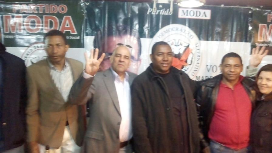 Partido Moda juramenta comité de campaña en Madrid