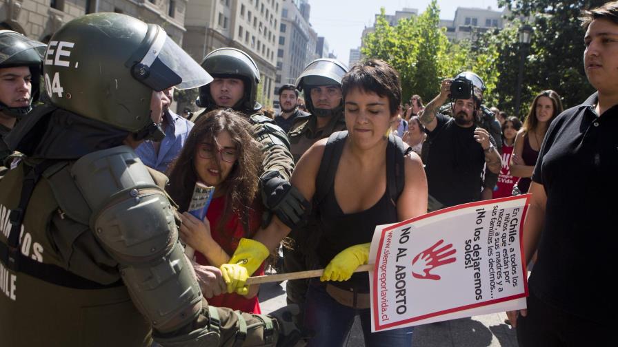 Masiva demostración contra el aborto en Chile 