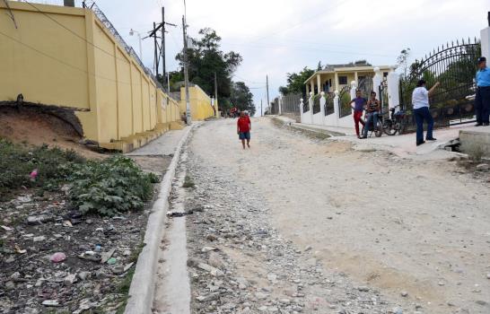 Marchan en comunidad de La Vega para exigir el arreglo de carretera