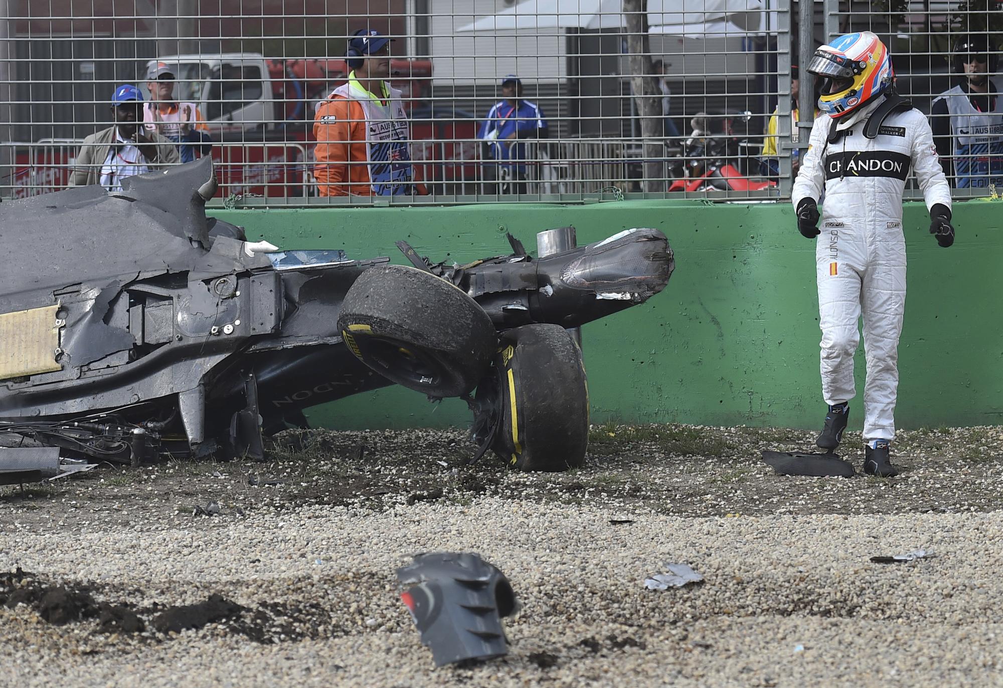 Un inicio muy accidentado para Fernando Alonso