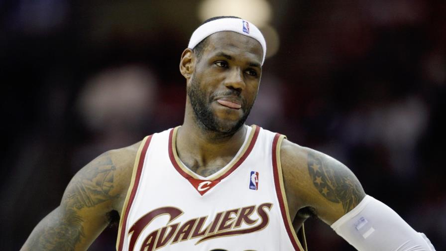 LeBron James deja de seguir la cuenta de Twitter de los Cavaliers 