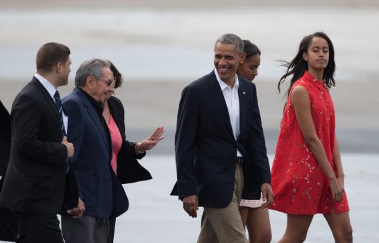 Obama concluye intensa visita a Cuba y Raúl Castro le despide en aeropuerto