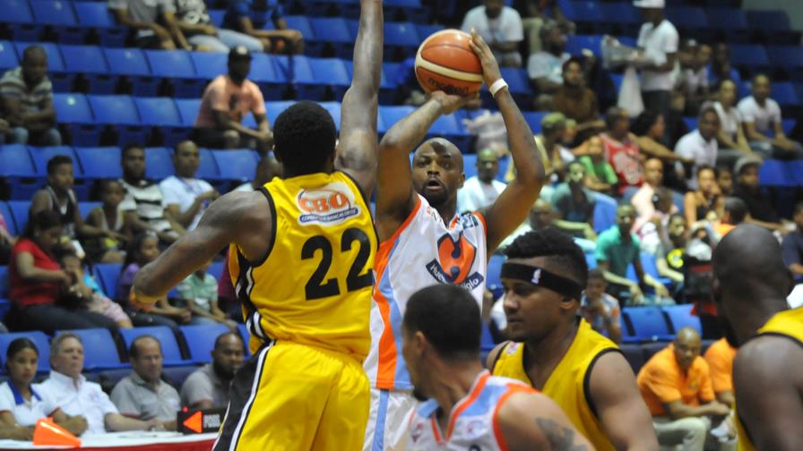 Huellas del Siglo derrota a Rafael Barias y entra en la pelea