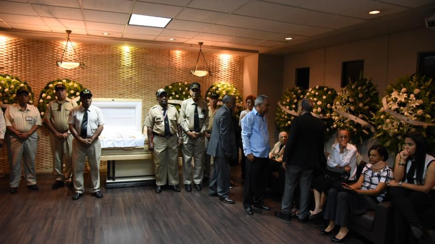 Presidente Medina y otras personalidades acuden al velatorio de Claudio Caamaño